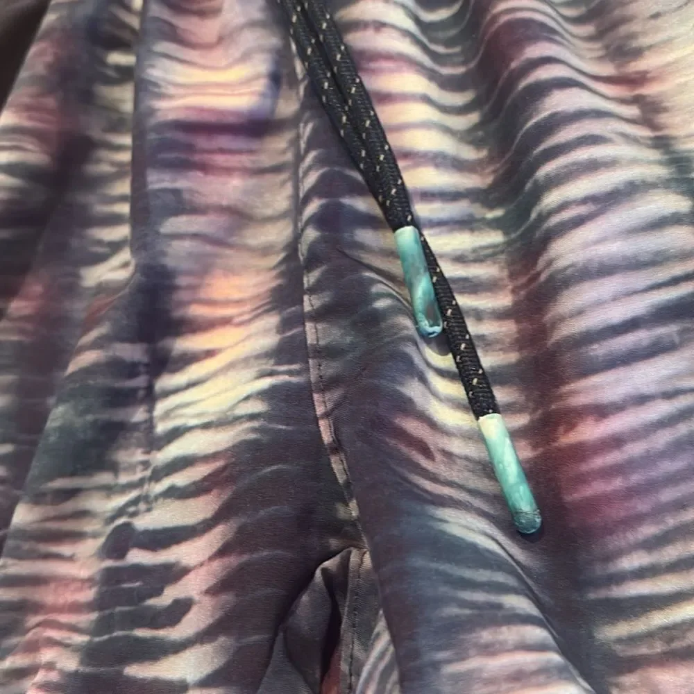 Athleta GIRL SZ (8/10) medium tie-dye drawstring shorts